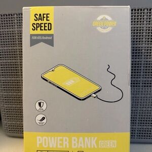 Power Bank Green Power Portable. To use with IOS and Android BRAND NEW!